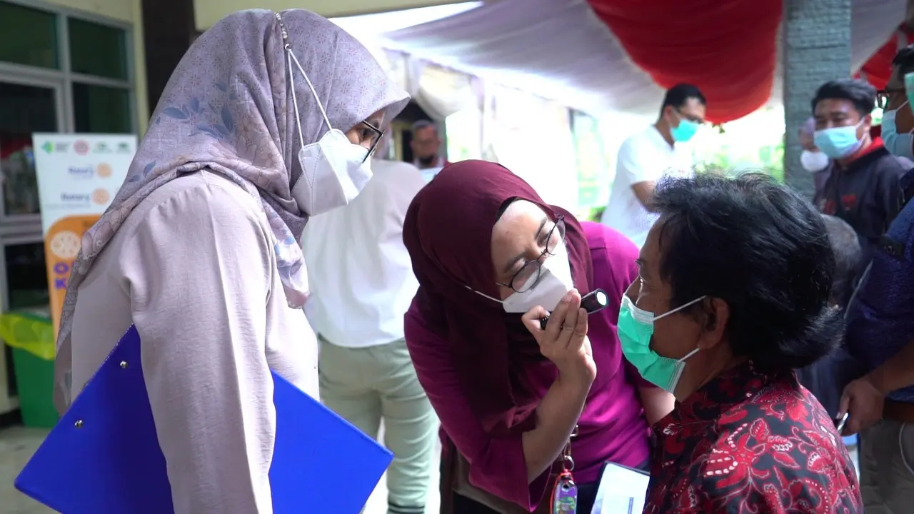 5 Cara Cegah Katarak Secara Alami Sebelum Berujung pada Disabilitas Netra