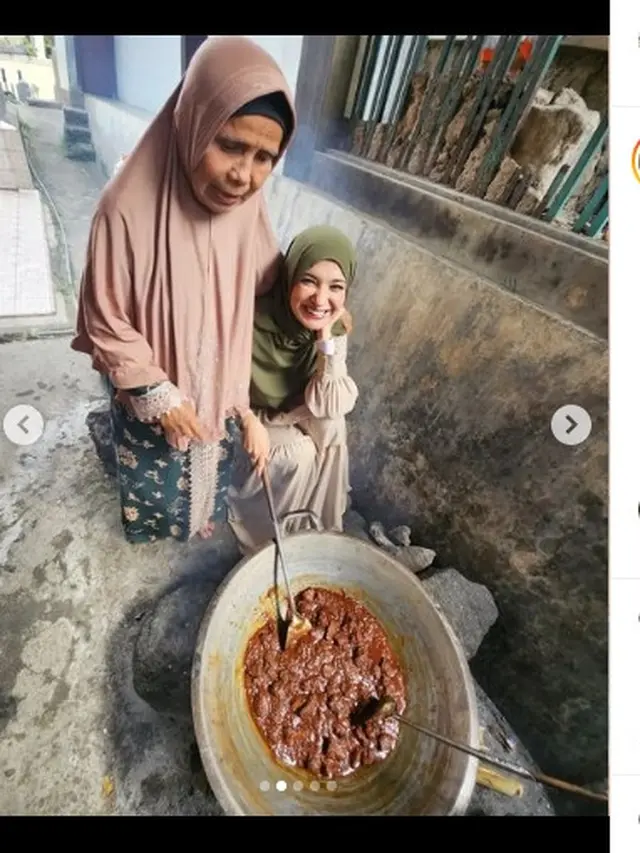 Momen Shireen Sungkar dan Zaskia Sungkar di desa Cupak, Solok, Sumatra Barat (Foto: Instagram zaskiasungkar15)