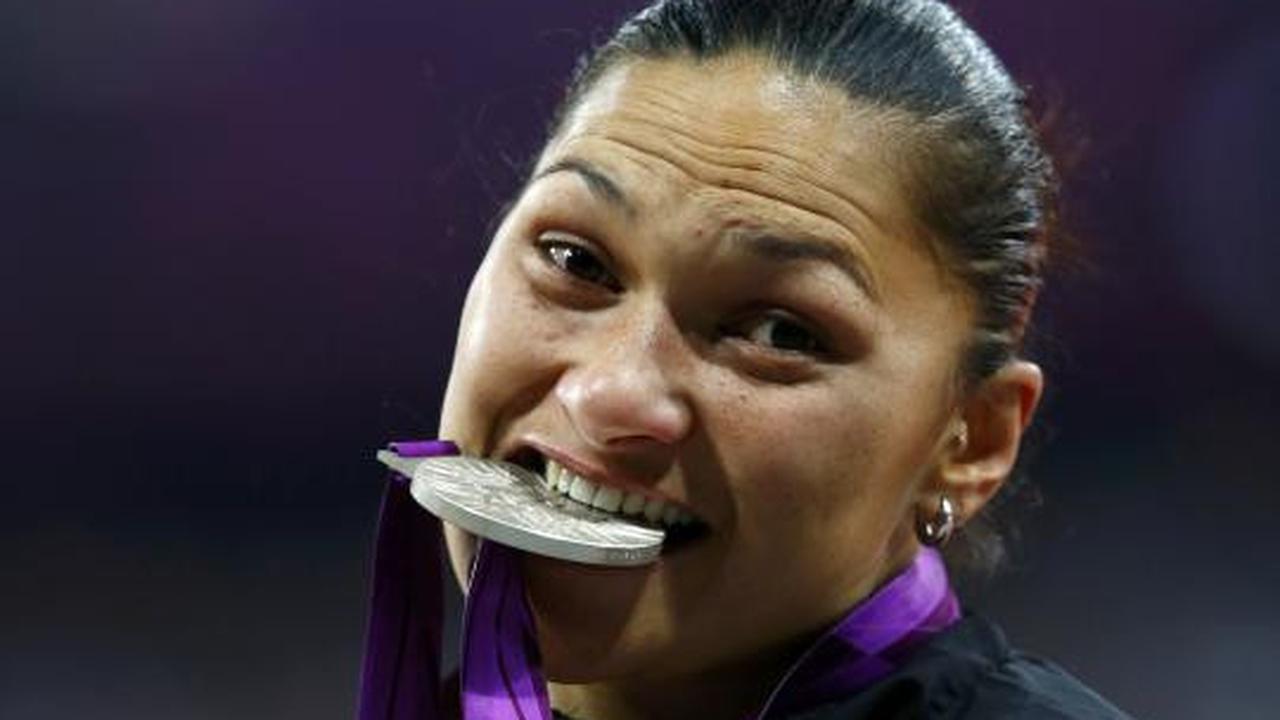 Tradisi menggigit medali di Olimpiade