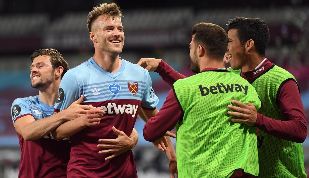 Andriy Yarmolenko. Pemain sayap berusia 32 tahun ini kini sedang menjalani musim ke-4 bersama West Ham United di Liga Inggris. Pemilik 106 caps bersama Timnas Ukraina ini telah tampil dalam 75 laga di semua ajang kompetisi dengan torehan 11 gol dan 7 assist. (AFP/Pool/Michael Regan)