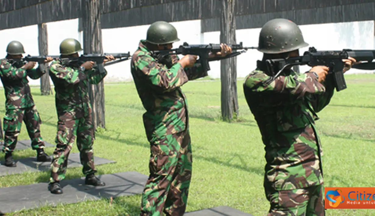 Citizen6, Surabaya: Menurut Denmako Kobangdikal Letkol Marinir Ludi Prastiyono, latihan menembak ini merupakan salah satu agenda rutin dalam program kerja Pembinaan Latihan (Binlat) Triwulan (TW) ke-1. (Pengirim: Penkobangdikal)