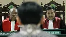 Majelis Hakim membacakan putusan sela atas kasus penistaan agama dengan terdakwa Basuki Tjahaja Purnama alias Ahok di PN Jakarta Utara, Selasa (26/12). Dalam sidang ketiga ini, majelis hakim menolak eksepsi Ahok. (Liputan6.com/Eko Siswono Toyudho/Pool)