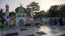 Umat ​​Islam mengikuti salat Idul Adha di Surabaya pada 29 Juni 2023. (Photo by JUNI KRISWANTO / AFP)