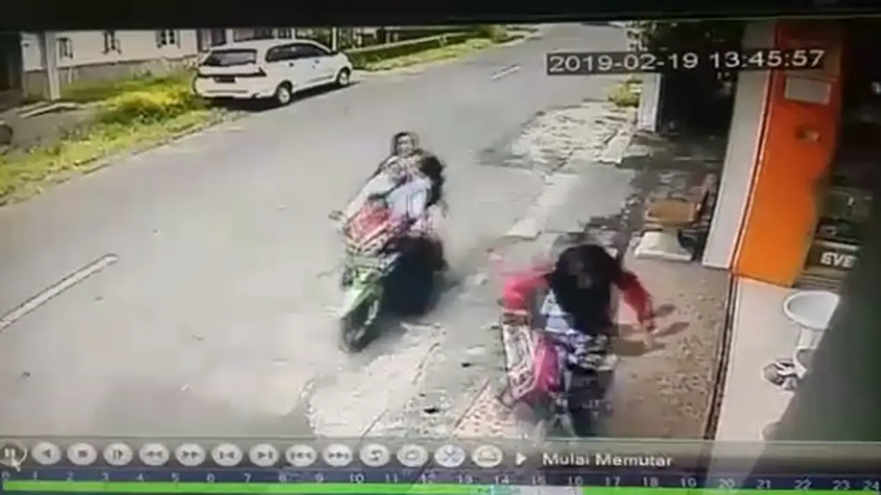 Ambil Jalur Pengendara Lain, Emak-emak Berulah Lagi