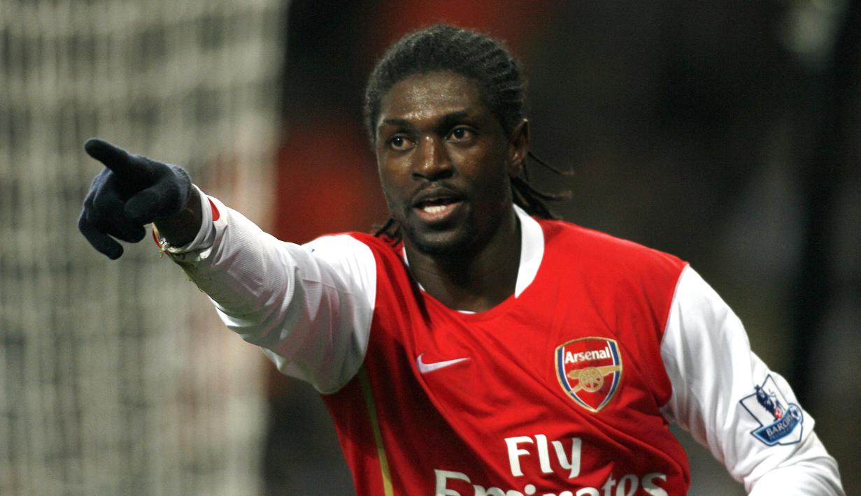 Emmanuel Adebayor. Striker asal Togo ini menghabiskan waktu selama 10,5 musim di Premier League dengan memperkuat 4 tim, Arsenal, Manchester City, Tottenham dan Crystal Palace mulai pertengahan 2005/2006 hingga 2015/2016. Total bermain dalam 242 laga dan mencetak 97 gol. (AFP/Glyn Kirk)