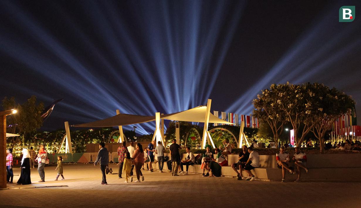 Corniche menjadi salah satu spot favorit warga Qatar dan turis untuk menghabiskan akhir pekan. Terlebih lagi di saat Qatar menjadi tuan rumah ajang Piala Dunia 2022. (Bola.com/Ade Yusuf Satria)