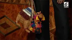 Sebagai pelopor tas handbag pada tahun 1993, desain yang unik dan penuh warna, tas Kate Spade menarik perhatian seluruh perempuan dunia.