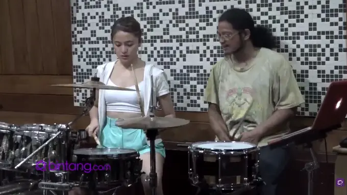 SIapkan Project Luar Biasa, Marshanda Belajar Drum dan Piano