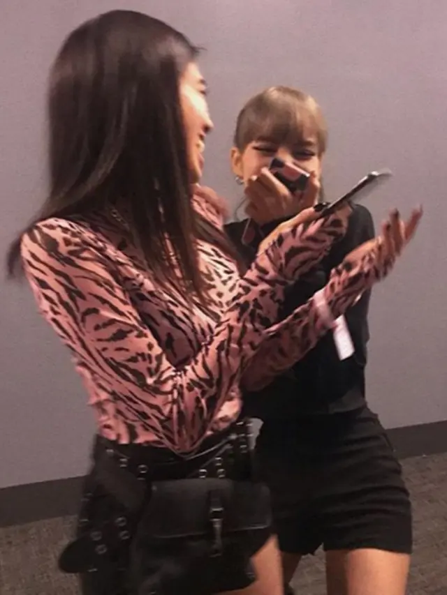Lisa BLACKPINK dan Niki Zefanya