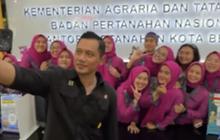 Pasukan' Serba Ungu Spesial Beri Sambutan Hingga Menteri AHY Terpukau