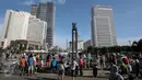 Warga melakukan aktifitas saat Car Free Day di sekitar Bunderan HI, Jakarta, Minggu (3/1/2016). Minggu pertama Tahun baru 2016 car free day ramai dipadati warga Jakarta. (Liputan6.com/Faizal Fanani)