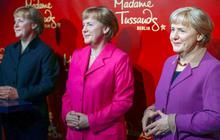 "Tiga kembaran" Angela Merkel diperkenalkan di Berlin