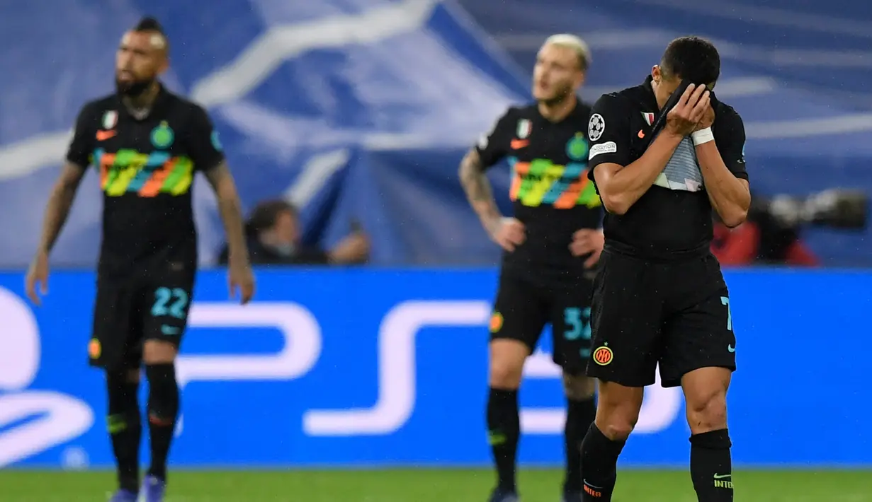 Skor 2-0 untuk kemenangan Real Madrid bertahan hingga laga usai. Real Madrid pun lolos ke babak 16 Besar sebagai juara grup D dengan poin 15, sementara Inter Milan lolos sebagai runner-up dengan koleksi 10 poin. (AFP/Oscar Del Pozo)