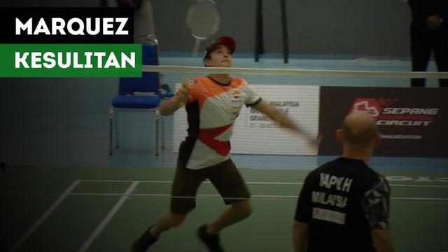 Berita video pebalap Repsol Honda, Marc Marquez, mengaku kesulitan saat bermain badminton jelang MotoGP Malaysia pada Rabu (25/10/2017).