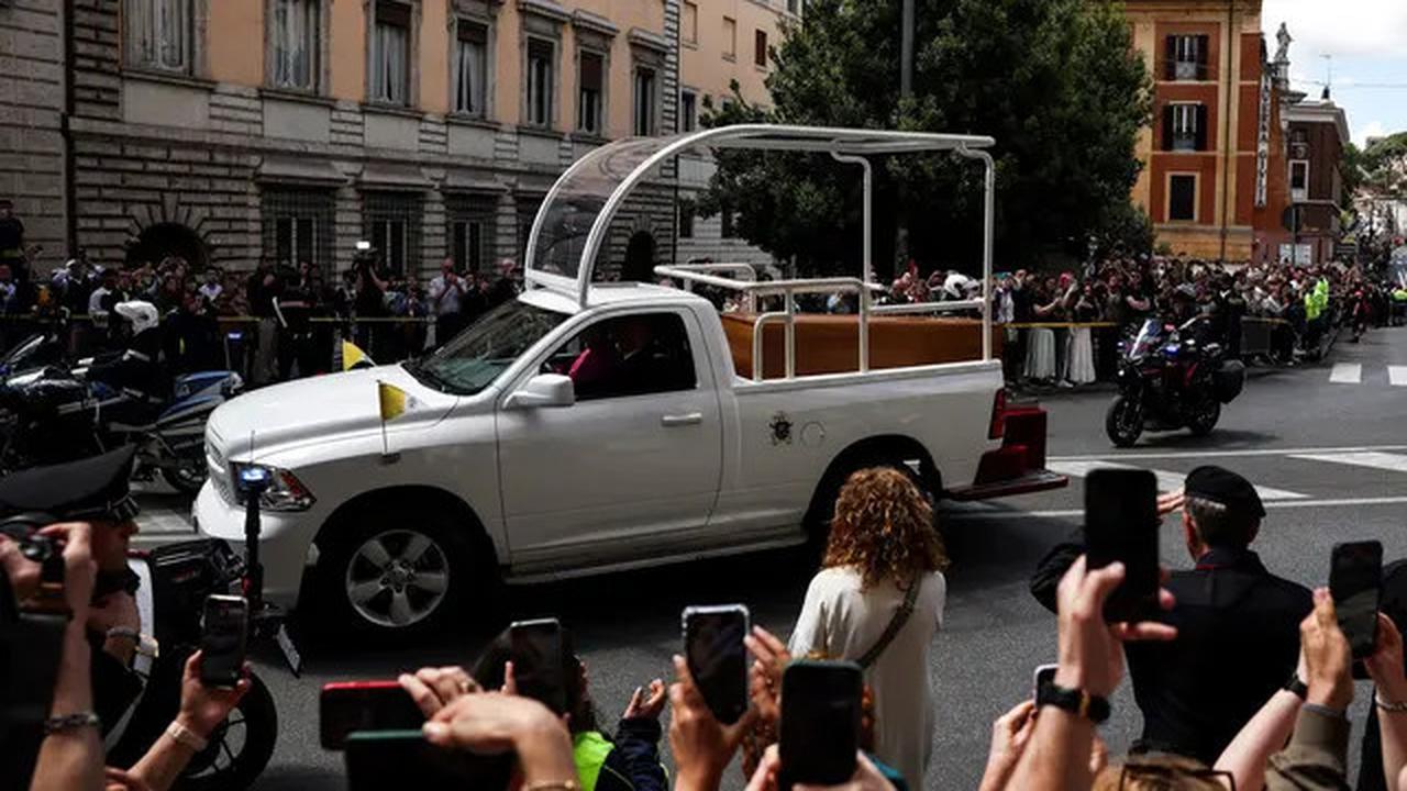 Potret Iring-iringan Jenazah Paus Fransiskus Menuju Basilika Santa Maria Maggiore
