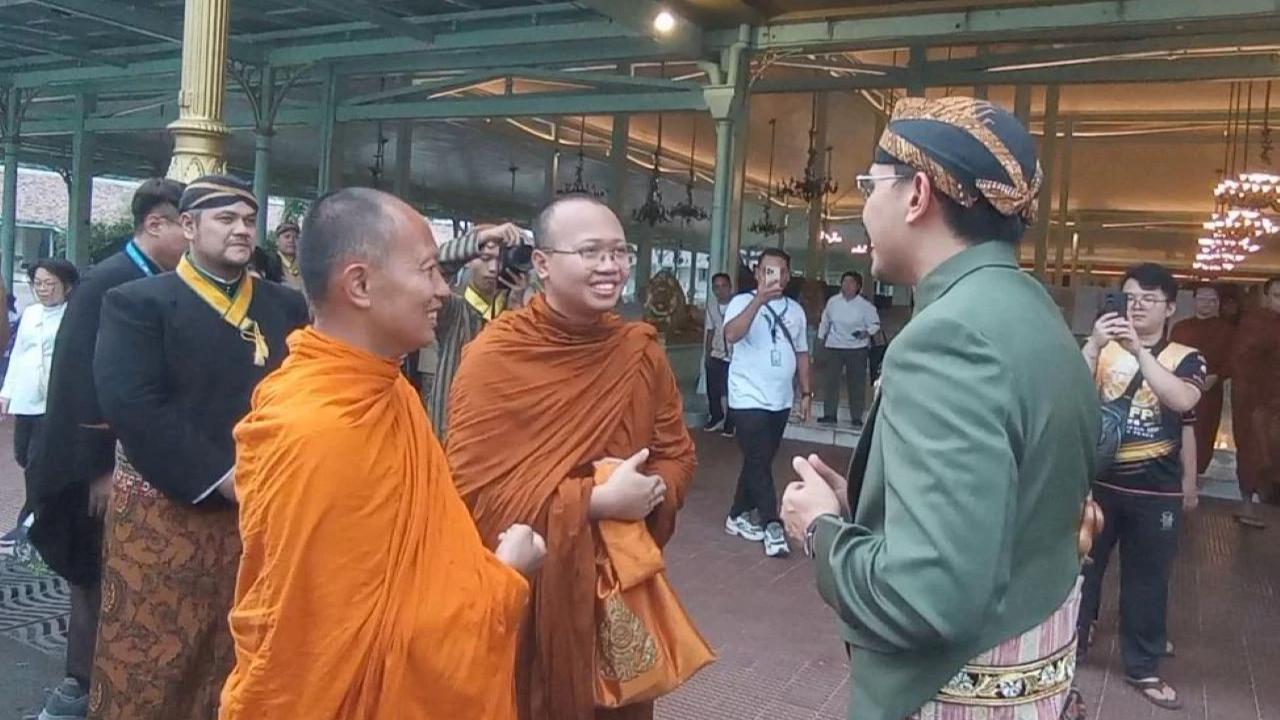 57 Bhikkhu Thudong Lintas Negara Tiba di Solo, Bertemu KGPAA Mangkunegara X