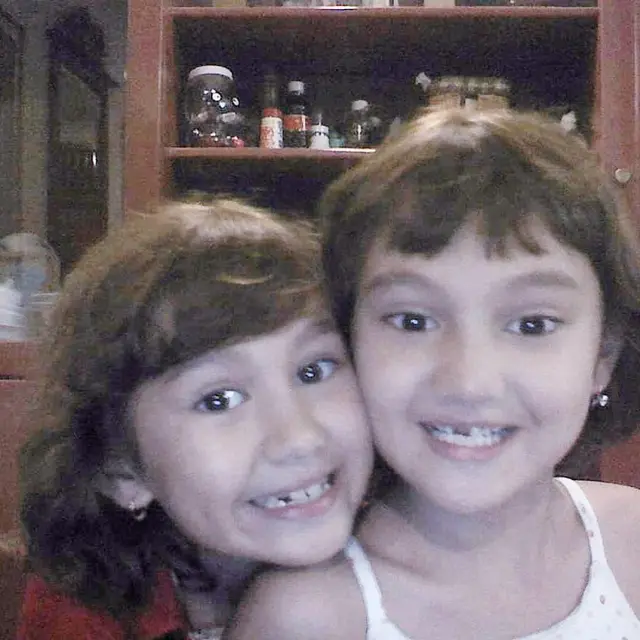 6 Potret Masa Kecil Zoe Jackson dan Laura Jackson, Menggemaskan