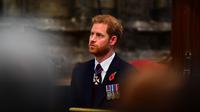 Pangeran Harry hadir di peringatan Anzac Day di Westminster Abbey, London, Inggris, 25 April 2019. (VICTORIA JONES / POOL / AFP)