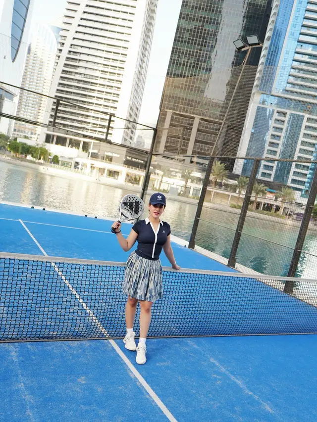 Gaya Santai Tasya Farasya Menikmati Hidup di Dubai dengan Rok Pendek, dari Padel hingga Berjemur