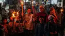 Anak-anak mengikuti pawai obor menyambut Ramadan di kawasan Matraman Dalam, Jakarta, Minggu (27/3/2022). Pawai obor tersebut juga digelar untuk meningkatkan silaturahmi dan ukhuwah sesama umat Muslim serta menyemarakkan syiar Islam di Ibu Kota. (Liputan6.com/Faizal Fanani)
