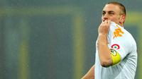 Selebrasi cium kostum gelandang AS Roma, Daniele De Rossi setelah menjebol gawang Inter Milan dalam lanjutan Liga Serie A yang berlangsung di San Siro Stadium, 1 Maret 2009. AFP PHOTO/GIUSEPPE CACACE 