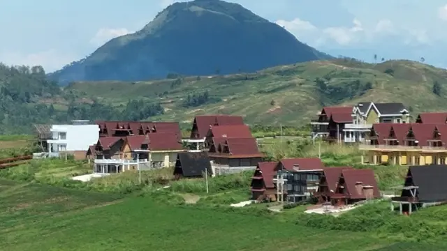 Gunung Sipiso-piso dari kejauhan