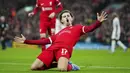 Pemain Liverpool, Curtis Jones melakukan selebrasi setelah mencetak gol ke gawang West Ham United pada laga perempat final Carabao Cup 2023/2024 di Anfield, Liverpool, Inggris, Kamis (21/12/2023) dini hari WIB. (AP Photo/Jon Super)