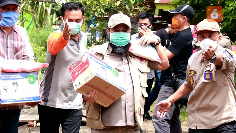Wali Kota Bengkulu Serahkan 2,1 Juta Kilogram Beras Untuk Seluruh Warga