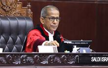 Hakim MK Saldi Isra Sentil Kuasa Hukum KPU Ajukan Revisi: Ditandai Kantornya, Kayanya Ada Masalah Nih