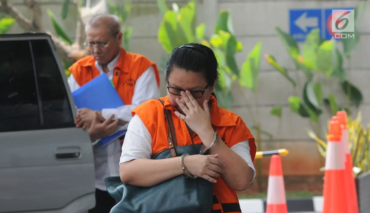 Direktur PT Wisata Bahagia, Liliana Hidayat saat tiba di Gedung KPK, Jakarta, Senin (8/7/2019). Liliana Hidayat diduga melakukan penyuapan terkait penanganan perkara penyalahgunaan izin tinggal warga negara asing (WNA) di lingkungan Kantor Imigrasi Mataram. (merdeka.com/Dwi Narwoko)