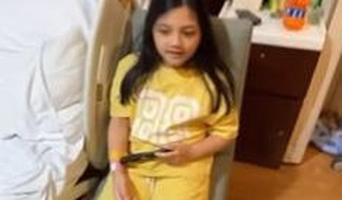 Arsy masih belum pulih sepenuhnya. Ia masih merasa nyeri di badannya. Beberapa kali rasa sakitnya masih kambuh.