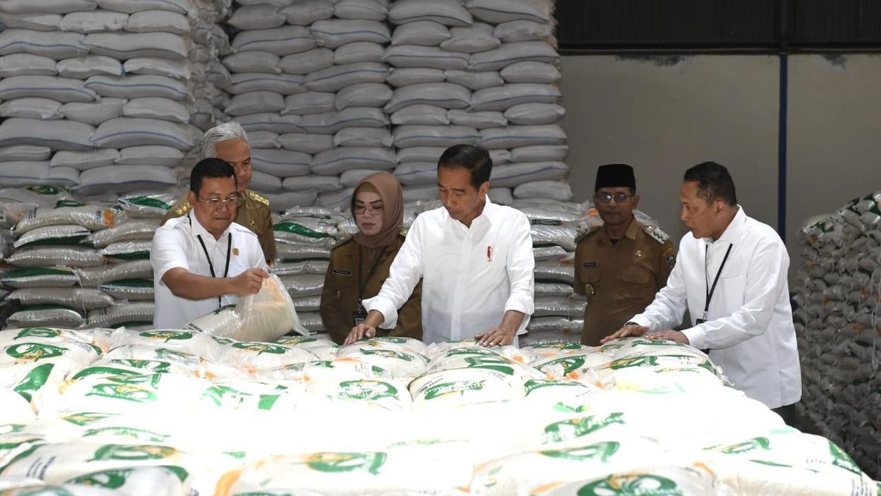 Surya pun menyebut singkong yang dihasilkan tak bisa dikonsumsi. Maka dari itu, ia menegaskan, seharusnya pemerintah menanam beras.<br>