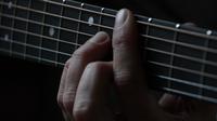 Ilustrasi cara memetik gitar (Ilustrasi: Unshplash)