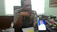 Polisi sebar foto terduga pembunuh balita Mathew di Bekasi. (Liputan6.com/Ahmad Romadoni)