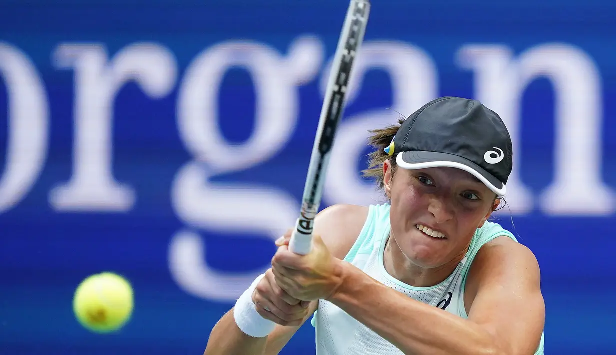 Selama tahun 2022, Iga Swiatek total mengoleksi 7 gelar juara. Hal ini menegaskan dominasinya di sektor tungga putri sejak pensiunnya Ashleigh Barty pada awal tahun 2022. (AP/Matt Rourke)