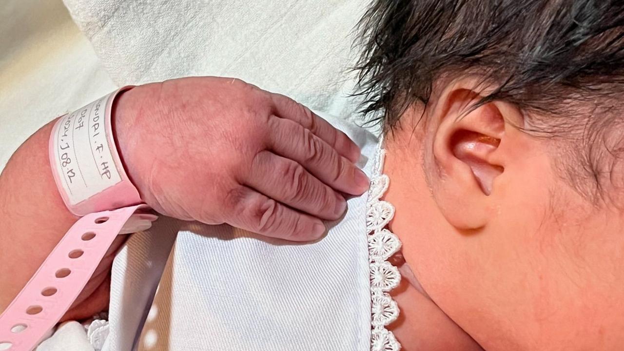 Selamat! Inong Ayu Istri Abimana Aryasatya Melahirkan Anak ke-5 Berjenis Kelamin Perempuan