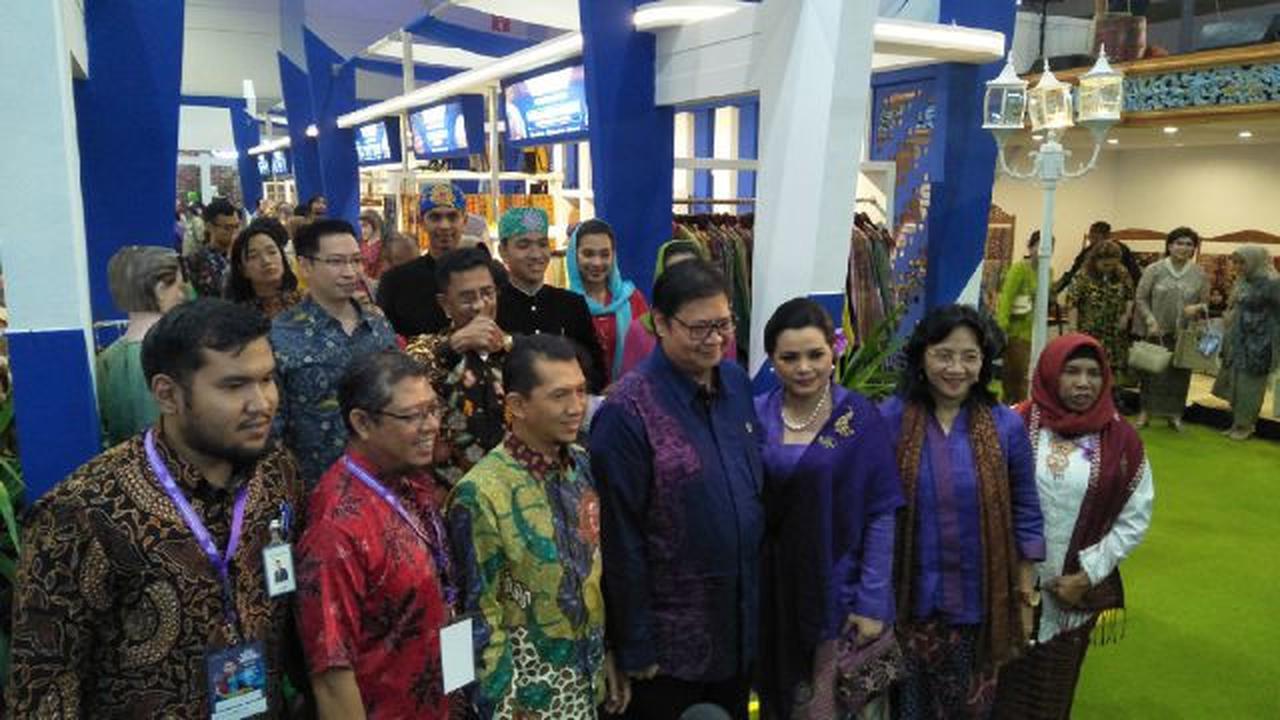Menteri Perindustrian (Menperin) Airlangga Hartarto membuka pameran Adiwastra Nusantara ke-12. Liputan6.com/Septian Deny