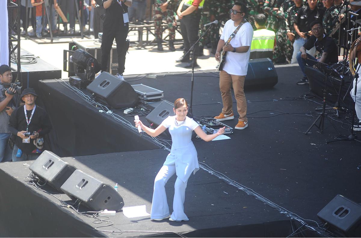 Ayu Ting Ting ramaikan pesta rakyat Prabowo-Gibran
