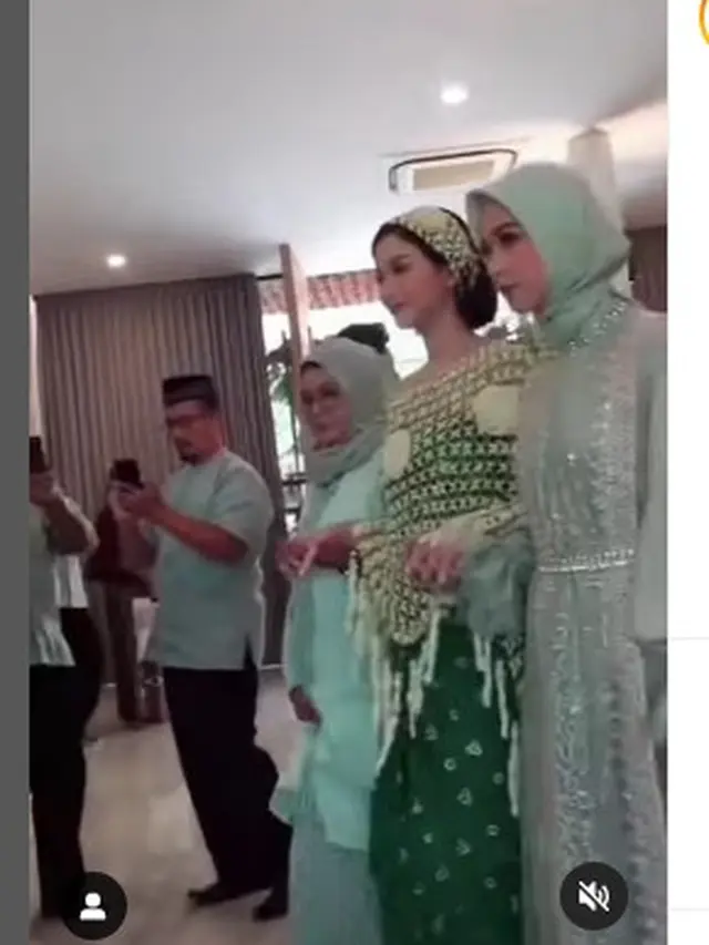 Glenca Chysara dan Rendi Jhon resmi menikah (Sumber foto: Instagram glencarendifans._)