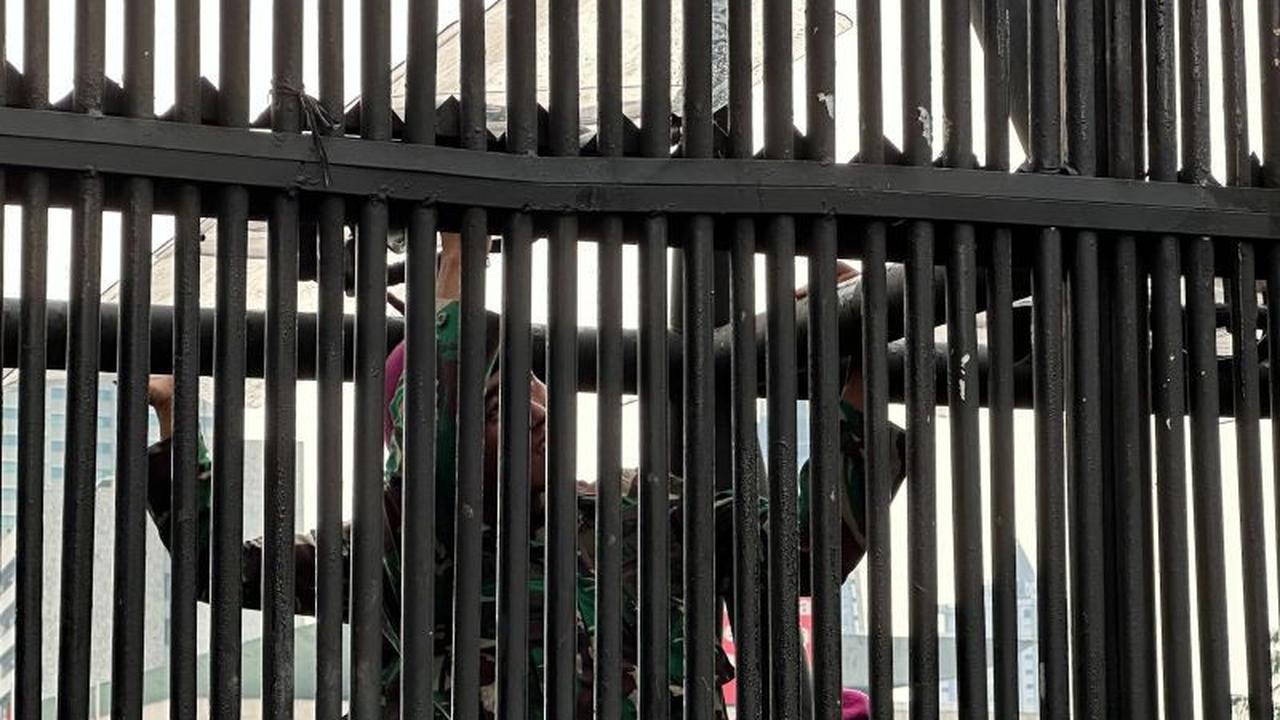 Fakta Kesiapsiagaan TNI di DPR: Prajurit Siaga di Gerbang Utama Saat Aksi Massa