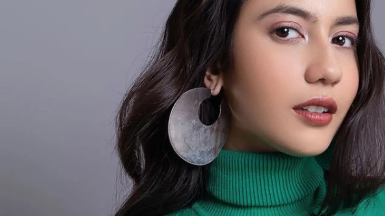 Terbiasa Pakai Makeup Flawless, Ini Tampilan Pevita Pearce Tanpa Makeup