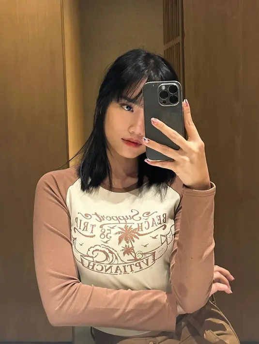 Penampilan Fuji dengan poni barunya itu pun menjadi sorotan netizen di Instagram. (FOTO: instagram.com/fuji_an/)