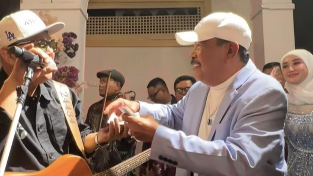 Pernikahan Anak Doel Sumbang dengan Perwira TNI Heboh, Haji Asep Konglomerat Bandung Sawer Semua dengan Uang Segepok