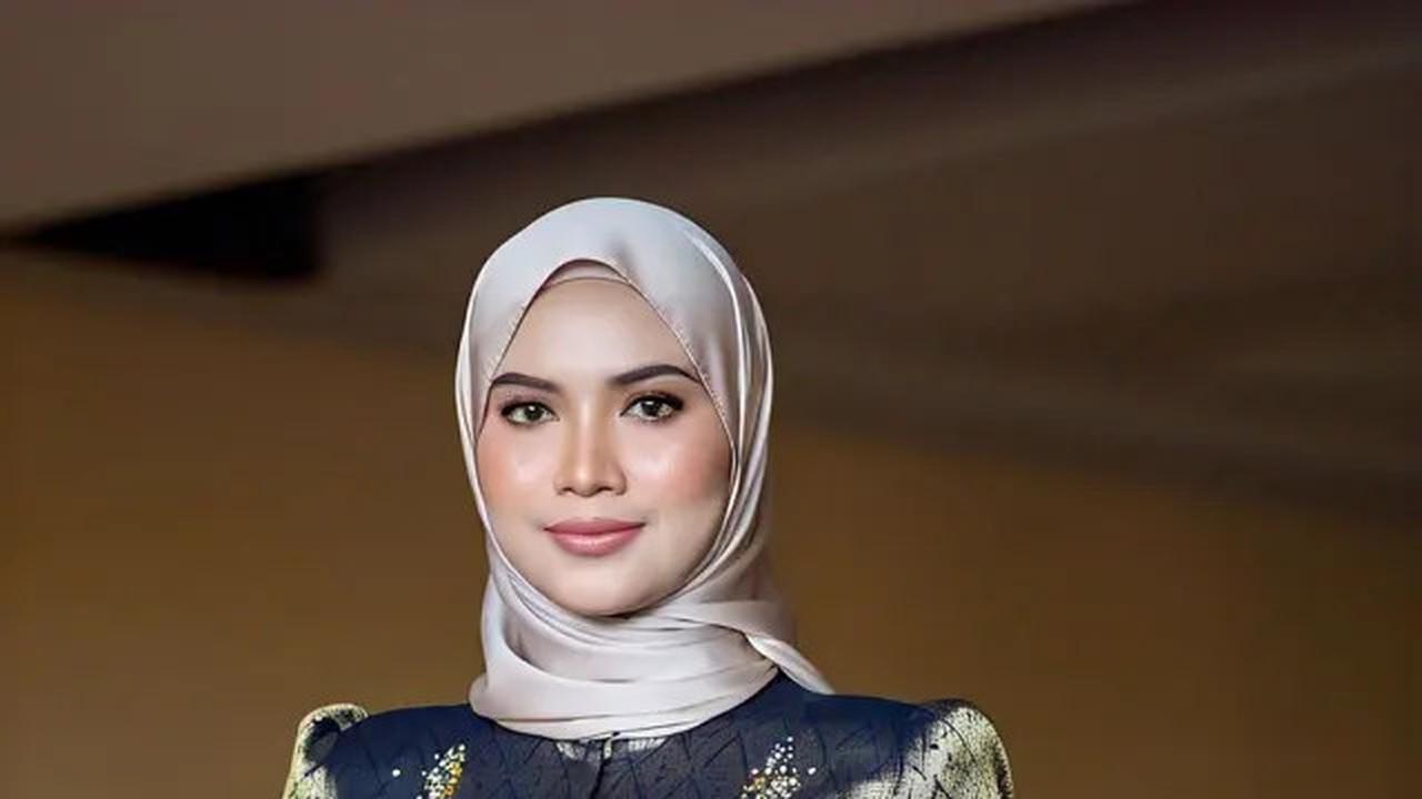5 Model Kebaya Wisuda Warna Nude 2025, Bikin Tampilan Elegan