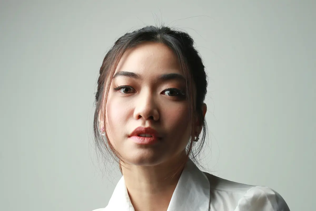 Elma Dae sering kali meng-cover lagu Korea yang sedang ramai di media sosial