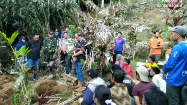 Pembongkaran makam oleh orang tak dikenal di Desa Asinan, Banjarnegara beredar massif di dunia maya. (Foto: Liputan6.com/Istimewa/Muhamad Ridlo)