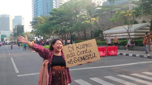 Parade Berkain yang Dilaksanakan di Car Free Day Jakarta oleh Lingkar Temu Kabupaten Lestari (LTKL)Parade Berkain yang Dilaksanakan di Car Free Day Jakarta oleh Lingkar Temu Kabupaten Lestari (LTKL)