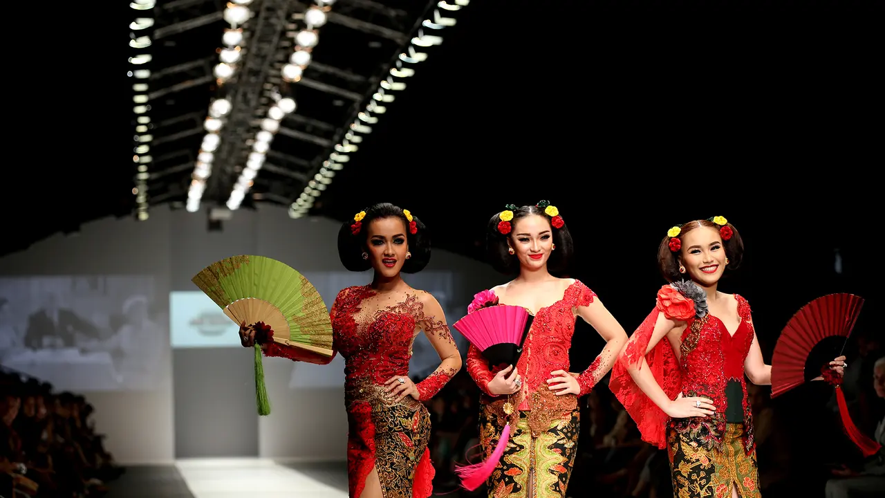 [Bintang] Julia Perez - Ayu Ting Ting - Zaskia Gotik