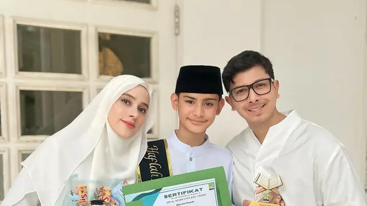 6 Potret King Faaz Wisuda Juz 28 Jelang Idul Adha, Fairuz dan Sonny Septian Bangga