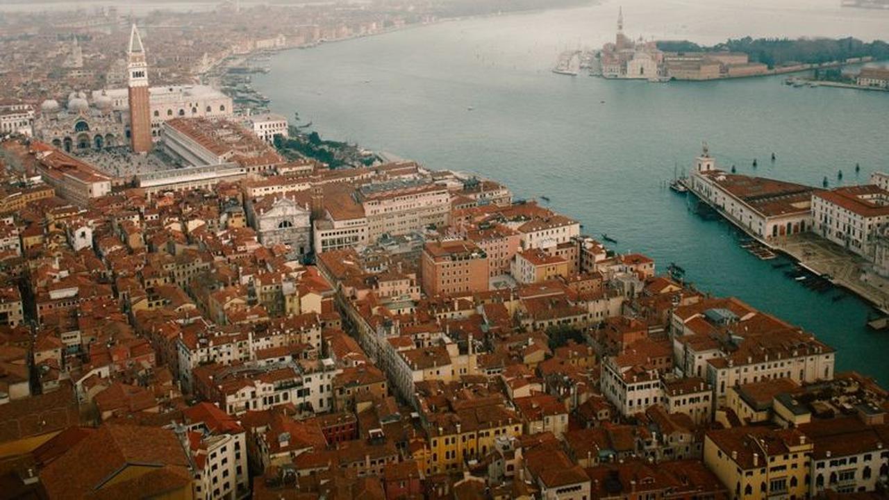 4. Berlatar Eksotisme Venesia